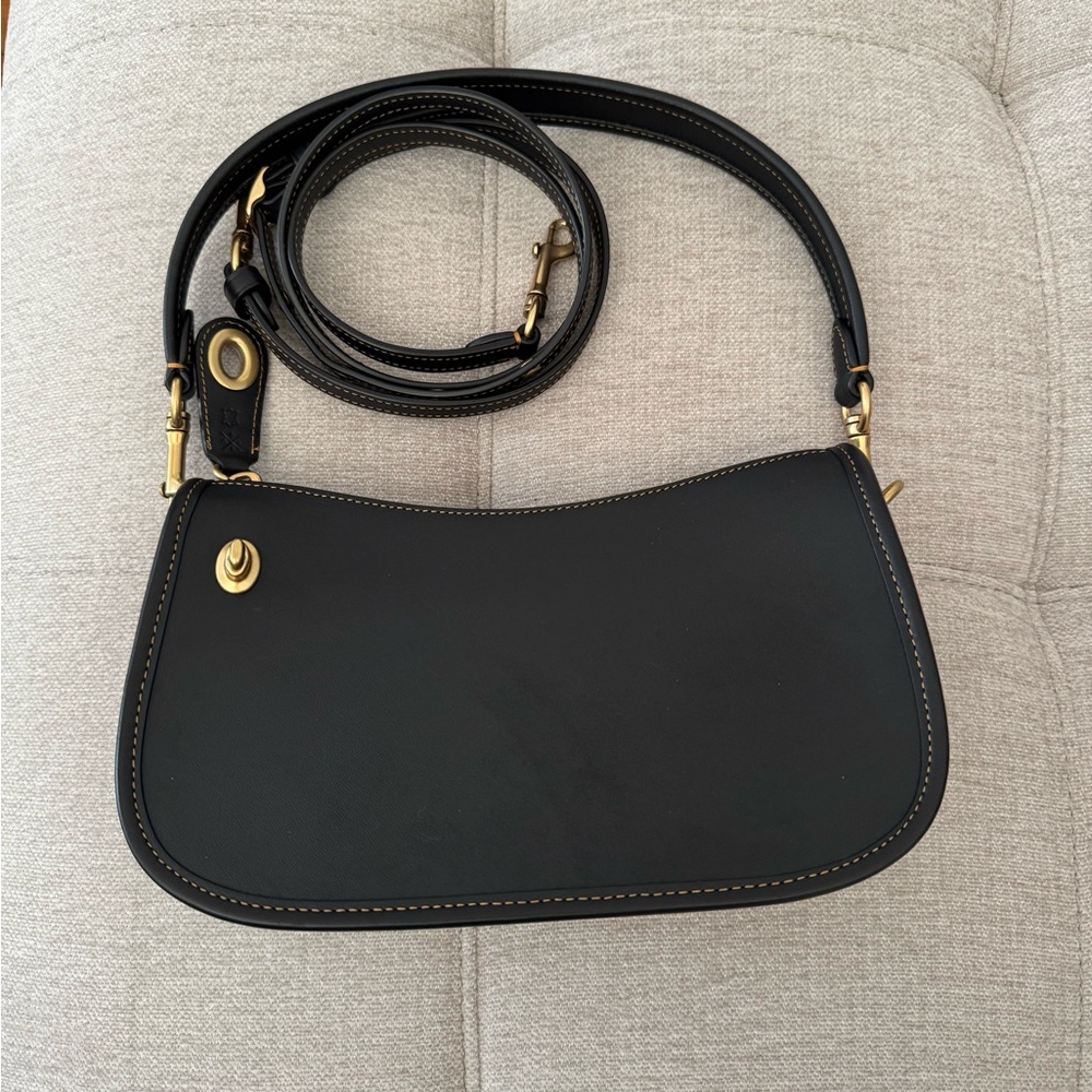 Coach swinger crossbody bag